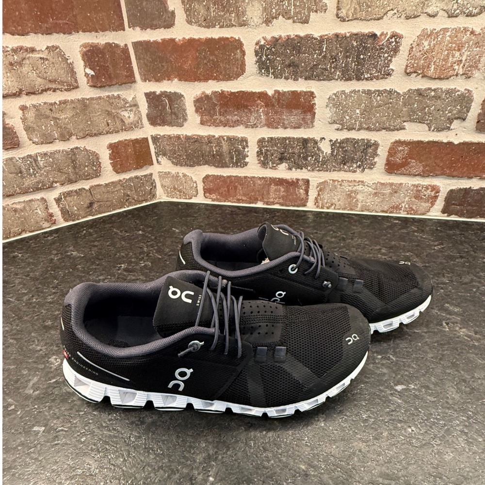 On Cloud Women Running Shoes Black White 19.0001 Size 9.5 Low Top Sneakers